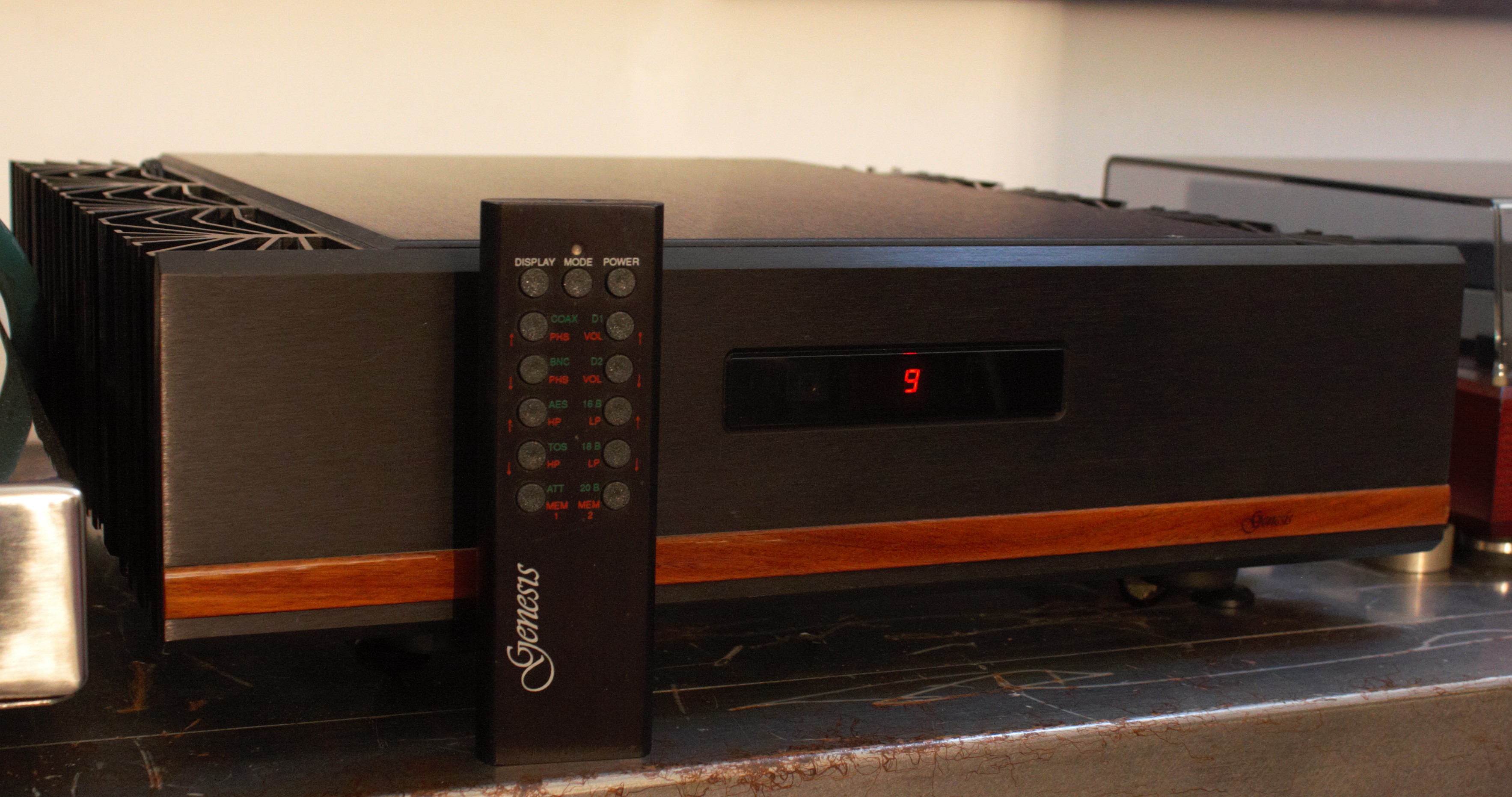 Ampli de grave dédié avec sa propre télécommande